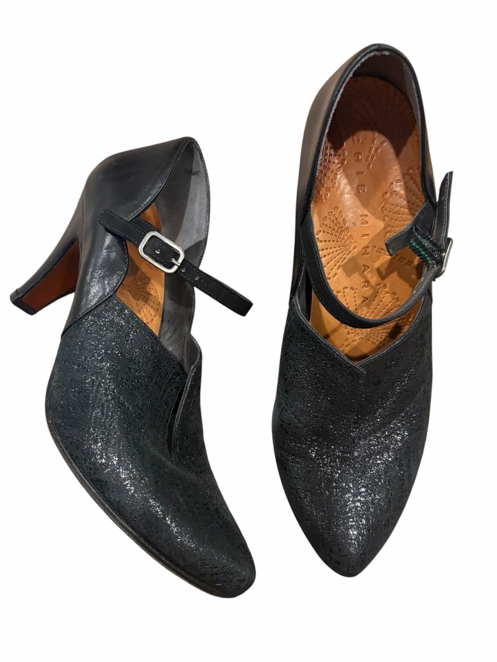Chie Mihara Front Slit Black Leather Irredescent Pumps size 38.5 us 8